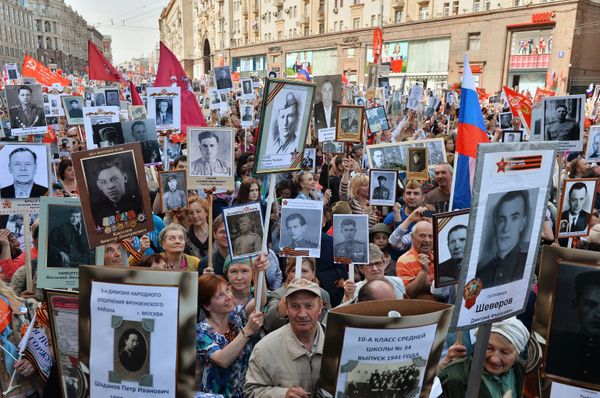 Шествие Региональной патриотической общественной организации Бессмертный полк Москва по Красной площади