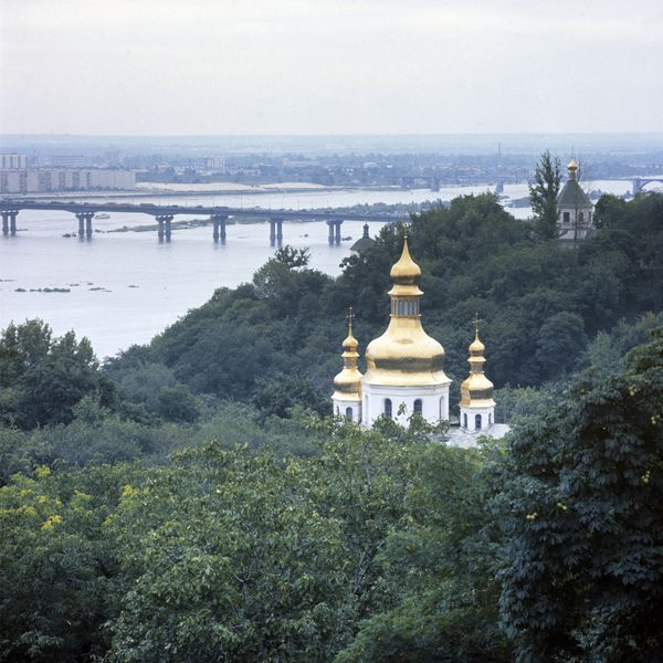 Вид на Днепр и Киево-Печерскую лавру
