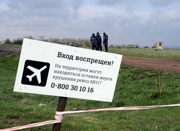 Эксперты из Нидерландов и Малайзии посетили место крушения Боинга в Донецкой области