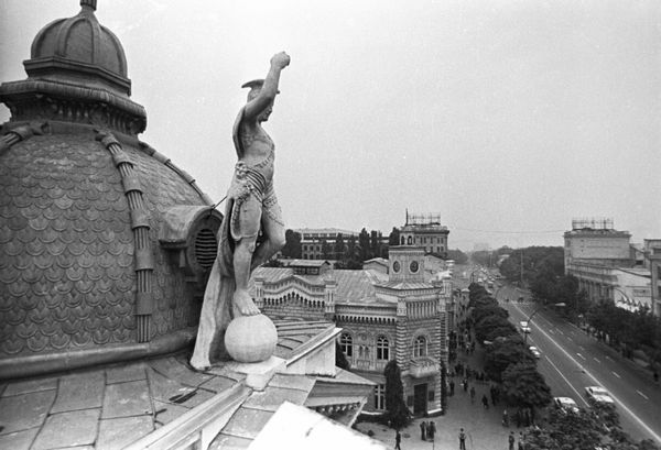 Вид на проспект Ленина в Кишиневе Вид на проспект Ленина в Кишиневе