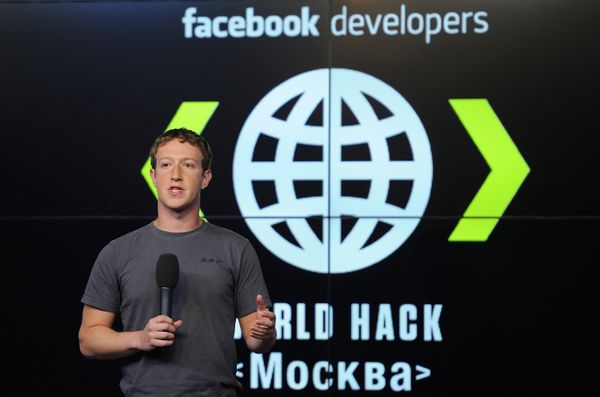 Основатель Facebook М.Цукерберг выступает в Digital October Основатель Facebook М.Цукерберг выступает в Digital October