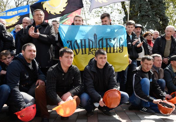 Митинг шахтеров у здания Верховной рады Украины Митинг шахтеров у здания Верховной рады Украины