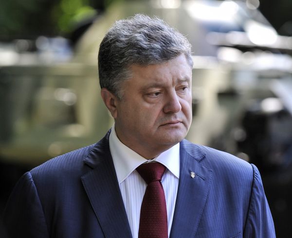 Петр Порошенко принял участие в торжествах по случаю выпуска в Университете обороны Украины Петр Порошенко принял участие в торжествах по случаю выпуска в Университете обороны Украины