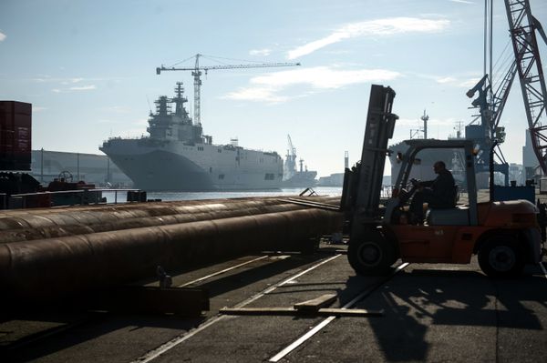 Второй вертолетоносец типа Мистраль спущен на воду во Франции Второй вертолетоносец типа Мистраль спущен на воду во Франции