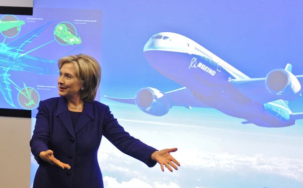 Госсекретарь США Х.Клинтон посетила конструкторское бюро Боинг Госсекретарь США Х.Клинтон посетила конструкторское бюро Боинг