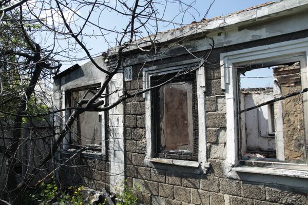 Разрушенные дома в поселке Октябрьском рядом с Донецким аэропортом