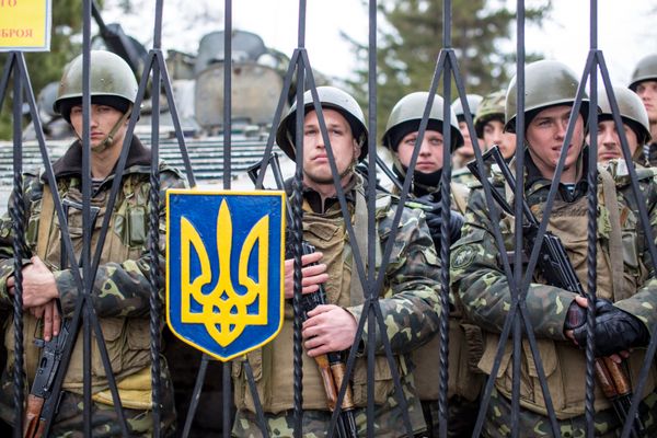 Ситуация у военной базы в селе Перевальное