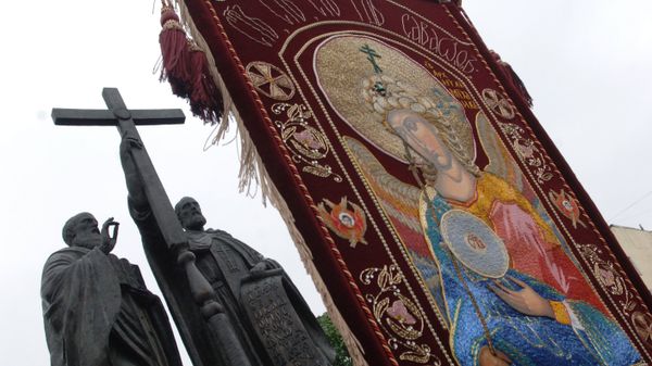 Крестный ход из Московского Кремля