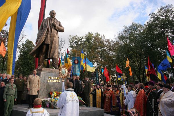 Открытие памятника С. Бандере во Львове