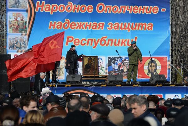 Вручение наград бойцам ополчения ДНР в Донецке