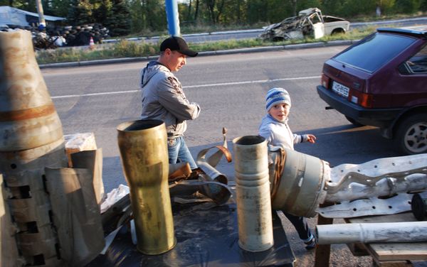 Выставка Эхо войны на блок-посту ополченцев в Макеевке