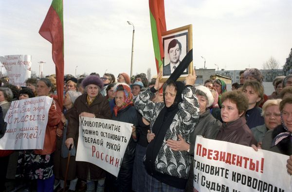 Жители Тирасполя во время приезда А. Руцкого