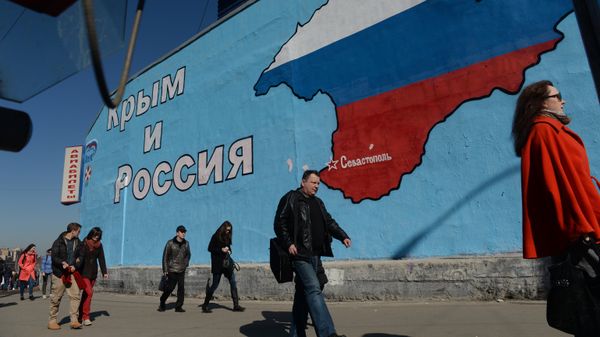 Патриотические граффити в Москве о воссоединении Крыма и России