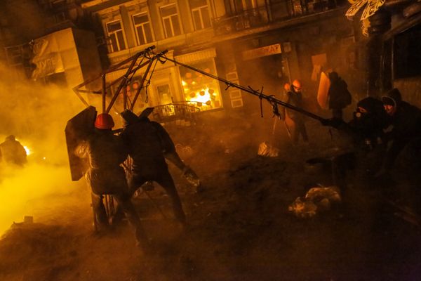 Столкновения протестующих с милицией в центре Киева