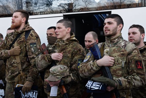 Отправка батальона Сич на юго-восток Украины