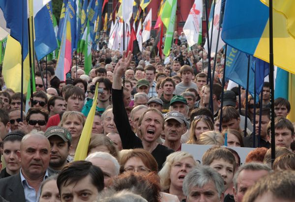 Акция протеста по случаю годовщины харьковских соглашений о базировании российских войск на территории Украины до 2042 года