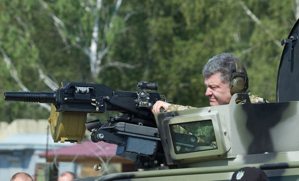 Петр Порошенко посетил Первую оперативную бригаду Национальной гвардии под Киевом