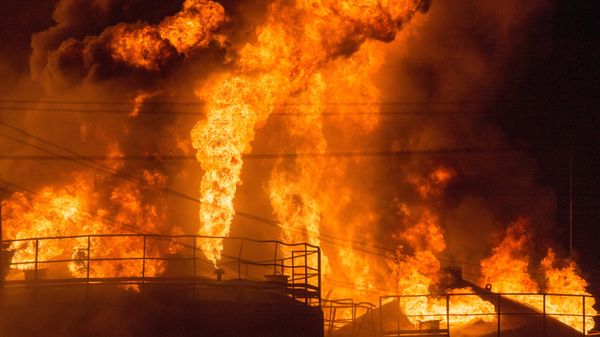 Пожар на нефтебазе в Киевской области
