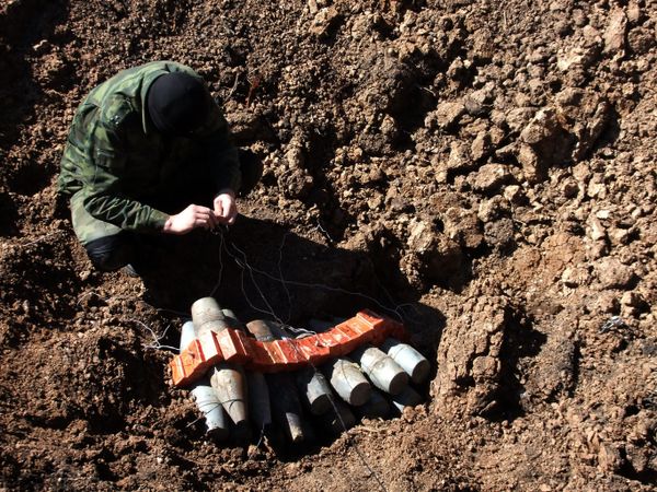 Обезвреживание неразорвавшихся боеприпасов на территории ДНР