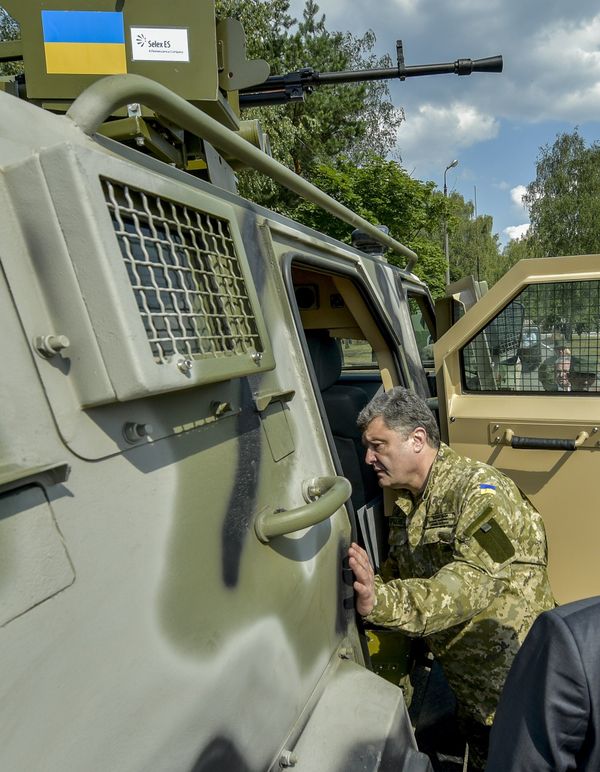 Петр Порошенко посетил Первую оперативную бригаду Национальной гвардии под Киевом
