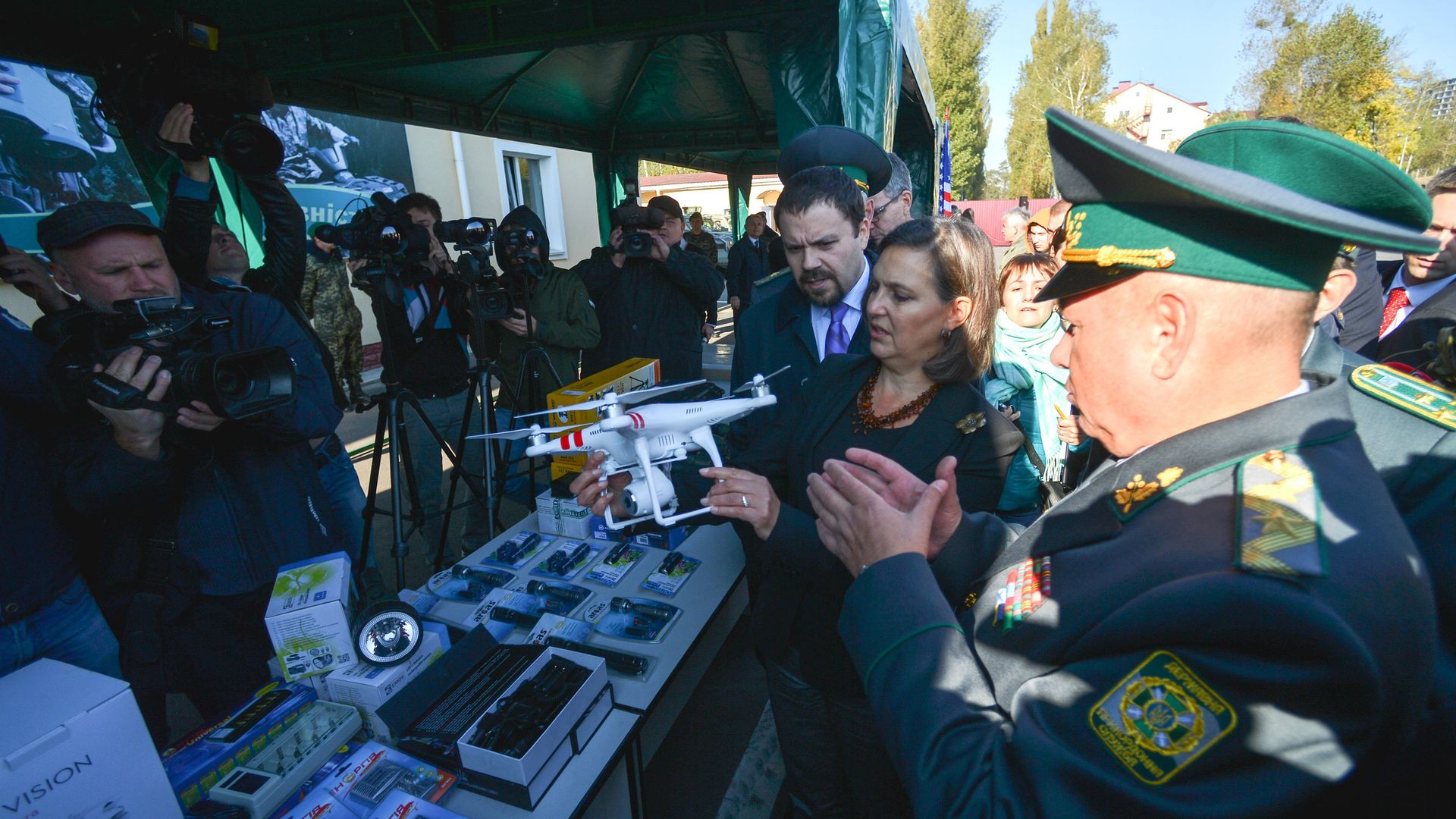 Встреча руководства пограничного ведомства с уполномоченным Государственного департамента США В.Нуланд и послом США в Украине Д.Пайеттом Встреча руководства пограничного ведомства с уполномоченным Государственного департамента США В.Нуланд и послом США в Украине Д.Пайеттом - РИА Новости, 1920, 21.11.2024