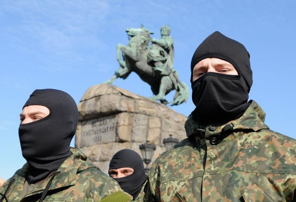 Отправка курсантов полка Азов в зону конфликта на юго-востоке Украины. Отправка курсантов полка Азов в зону конфликта на юго-востоке Украины.