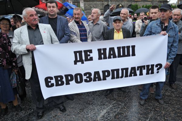 Акция протеста против повышения тарифов во Львове