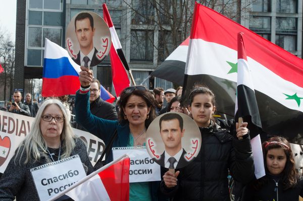 Сирийцы выразили благодарность России за поддержку режима Б.Асада Сирийцы выразили благодарность России за поддержку режима Б.Асада