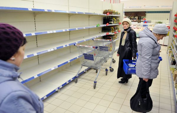 Ажиотаж в продуктовых магазинах Львова Ажиотаж в продуктовых магазинах Львова