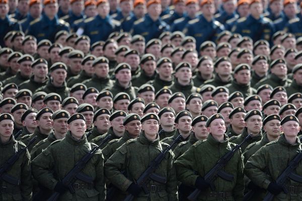 Совместная тренировка пеших и механизированных колонн к Параду Победы