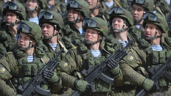 Совместная тренировка пеших и механизированных колонн к Параду Победы