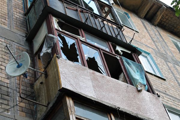 Последствия обстрела в Донецке Последствия обстрела в Донецке