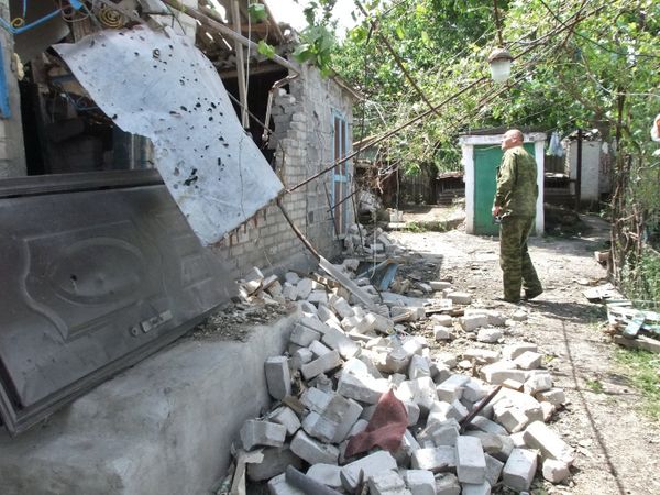Последствия обстрела села Саханка в Донецкой области Последствия обстрела села Саханка в Донецкой области