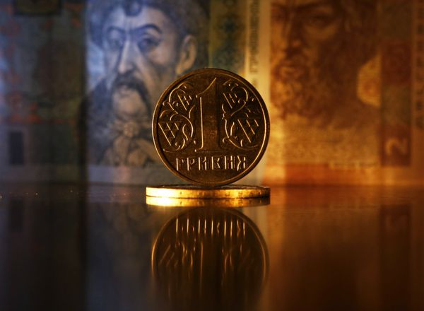 Денежные купюры и монеты США и Украины Денежные купюры и монеты США и Украины