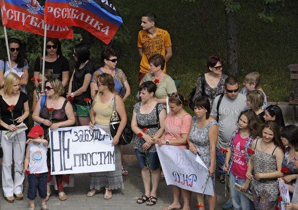 Траурный митинг-реквием Не забудем, не простим: Славянск в Донецке Траурный митинг-реквием Не забудем, не простим: Славянск в Донецке
