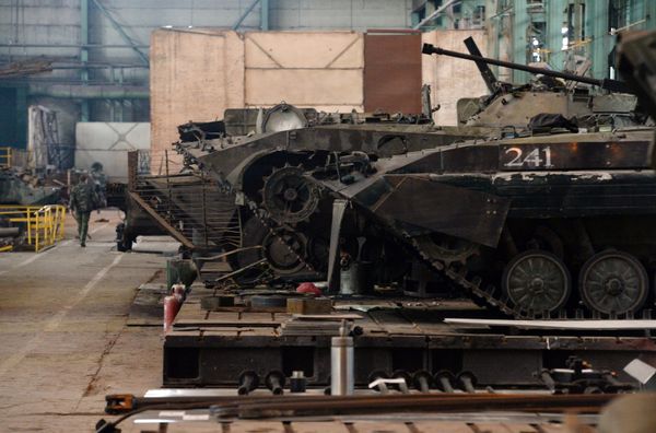 Завод по ремонту и восстановлению военной техники в Донецке