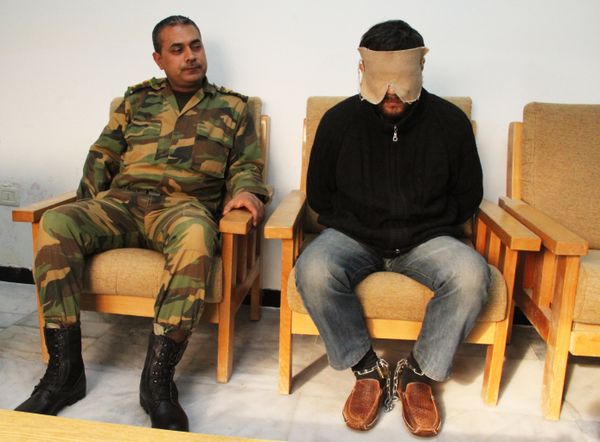 Боевики ИГИЛ в плену у сирийских спецслужб
