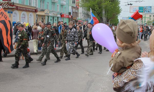 Митинг сторонников федерализации в поддержку референдума в Луганске Митинг сторонников федерализации в поддержку референдума в Луганске
