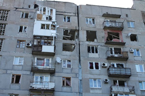 Последствия обстрелов Донецка Последствия обстрелов Донецка