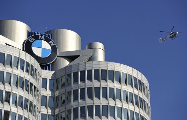 Концерн BMW представил новое поколение седана 3-й серии Концерн BMW представил новое поколение седана 3-й серии