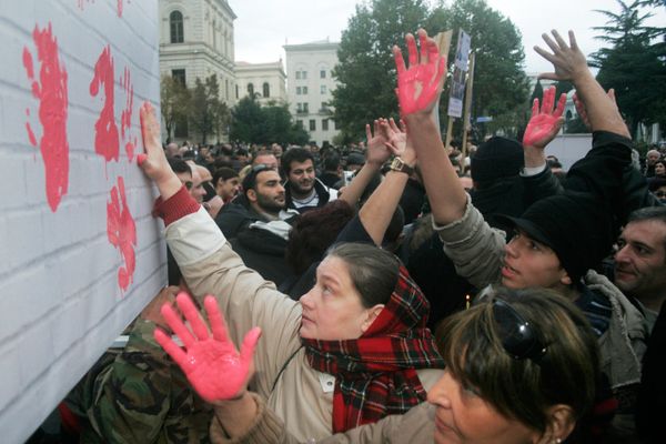 Участники акции протеста грузинской оппозиции