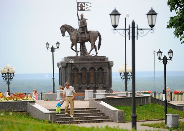Памятник князю Владимиру и святителю Феодору во Владимире Памятник князю Владимиру и святителю Феодору во Владимире