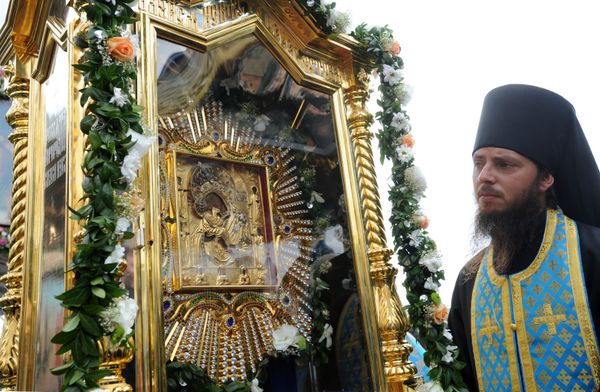 Божественная литургия по случаю 450-летия явления чудотворной Почаевской иконы Божией Матери