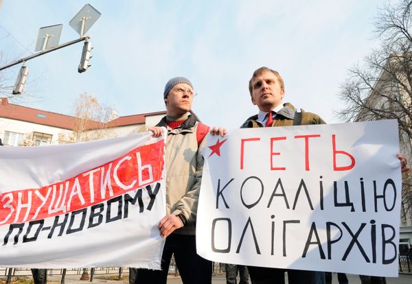 Акция с требованием назначить новые парламентские выборы в Киеве Акция с требованием назначить новые парламентские выборы в Киеве