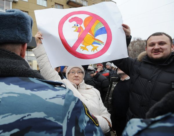 Пикет против закона о запрете пропаганды гомосексуализма
