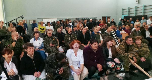 В Донецке вручена первая медаль за оборону Славянска В Донецке вручена первая медаль за оборону Славянска