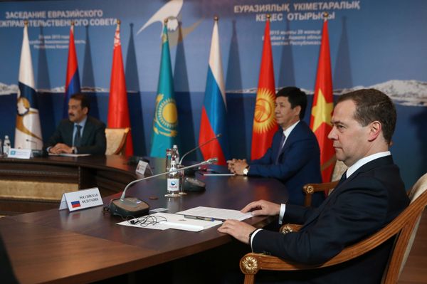 Премьер-министр РФ Д.Медведев принимает участие в заседаниях Совета глав правительств СНГ и ЕАЭС в Казахстане Премьер-министр РФ Д.Медведев принимает участие в заседаниях Совета глав правительств СНГ и ЕАЭС в Казахстане