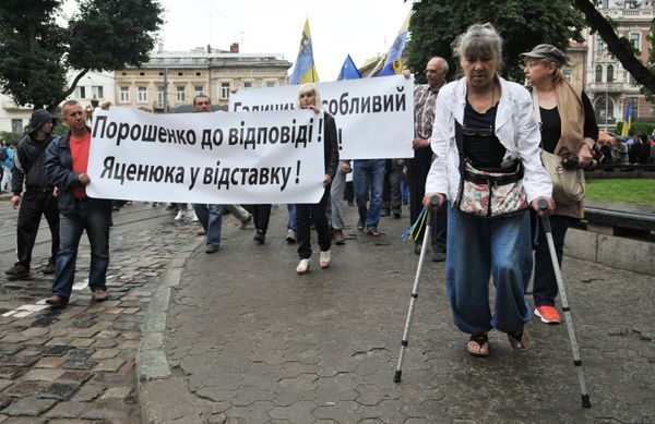 Акция протеста против повышения тарифов во Львове Акция протеста против повышения тарифов во Львове