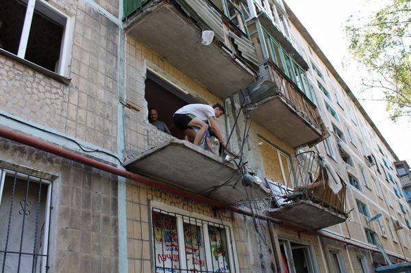 Последствия обстрела города Горловки Донецкой области Последствия обстрела города Горловки Донецкой области