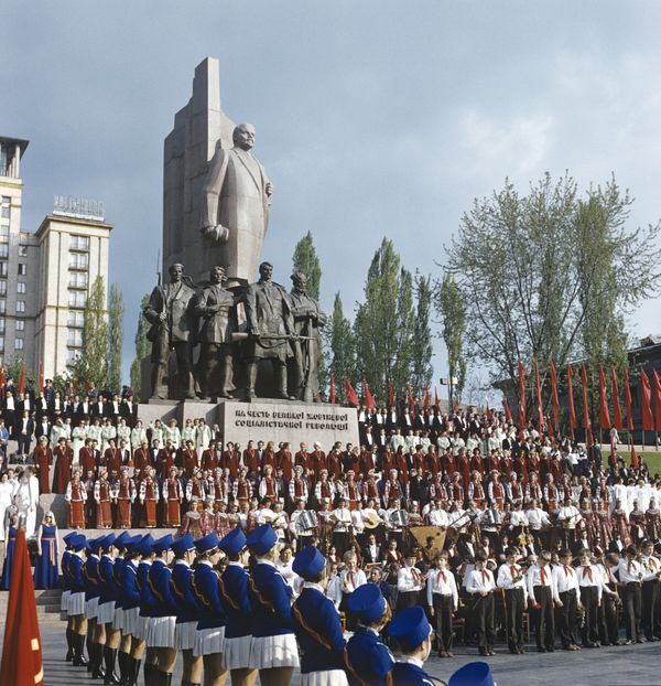 Памятник В. И. Ленину в Киеве Памятник В. И. Ленину в Киеве